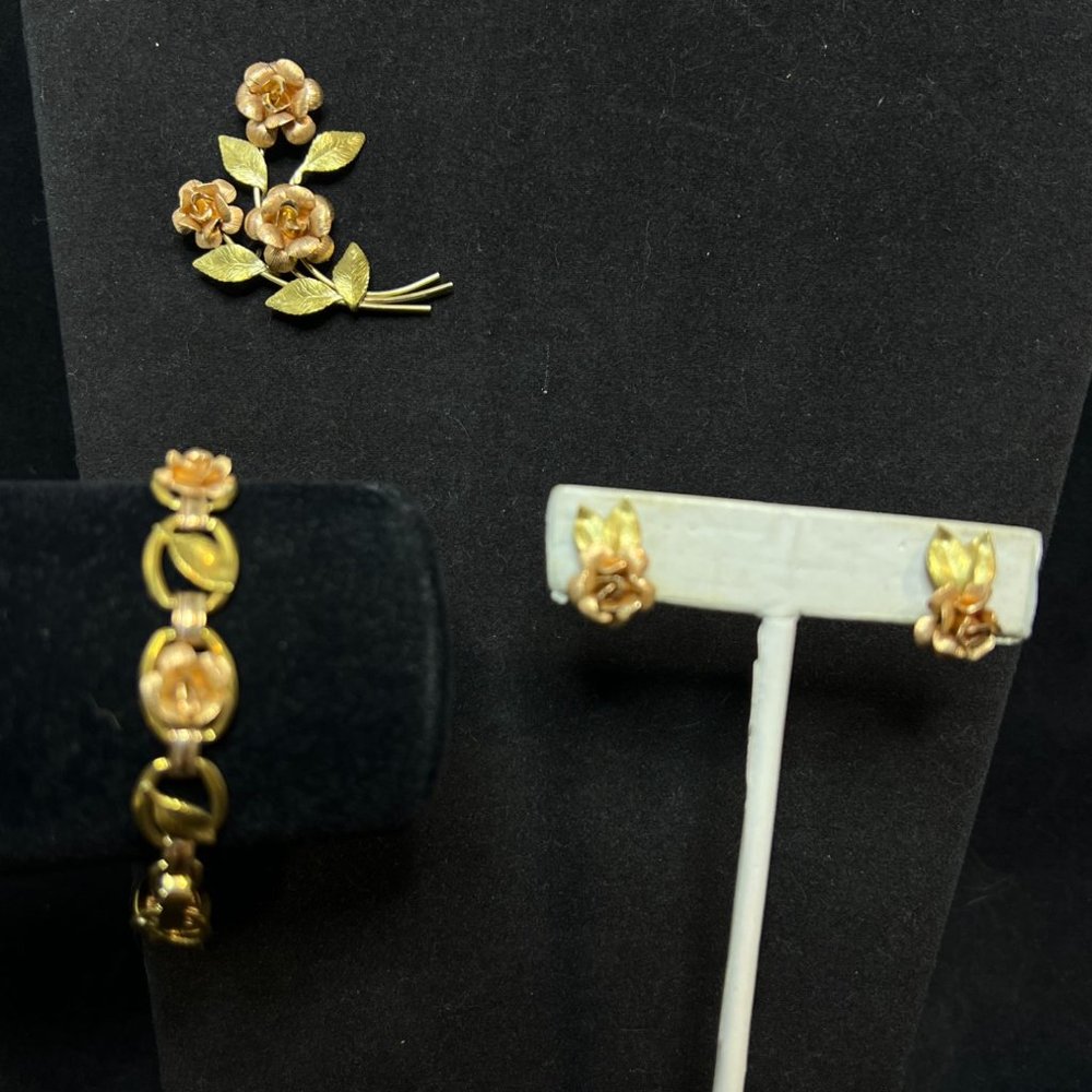 Kremnetz Gold Filled Bracelet, Brooch And Screw Back Earrings Parurer (3981)